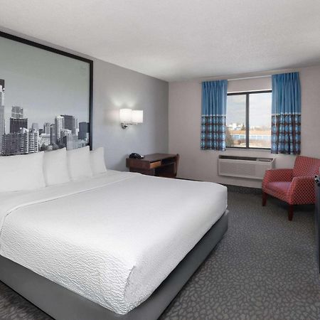 Super 8 By Wyndham Romeoville Bolingbrook Exterior photo