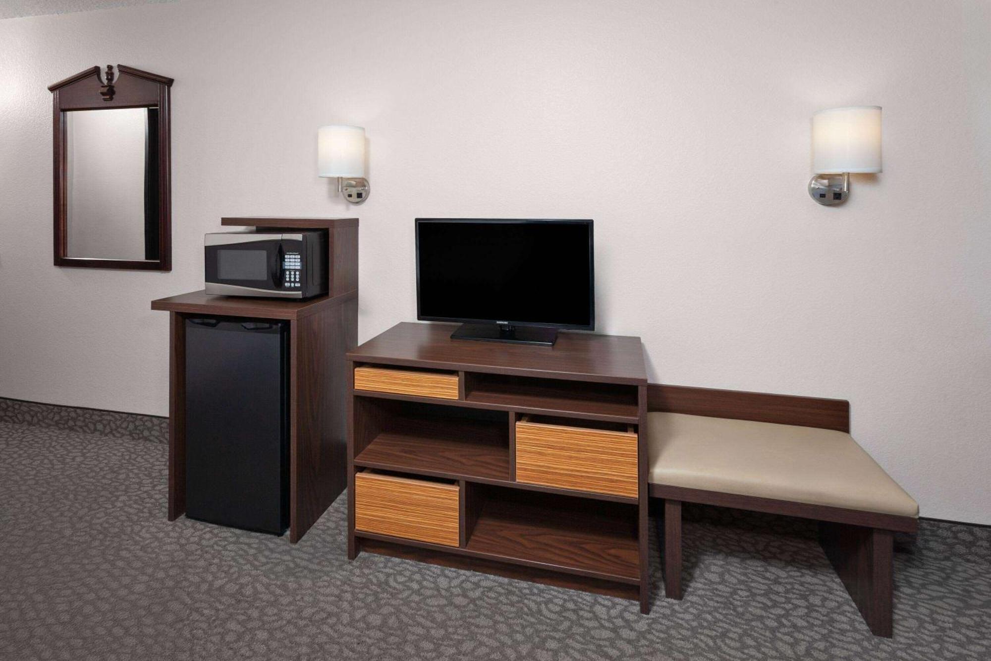 Super 8 By Wyndham Romeoville Bolingbrook Exterior photo