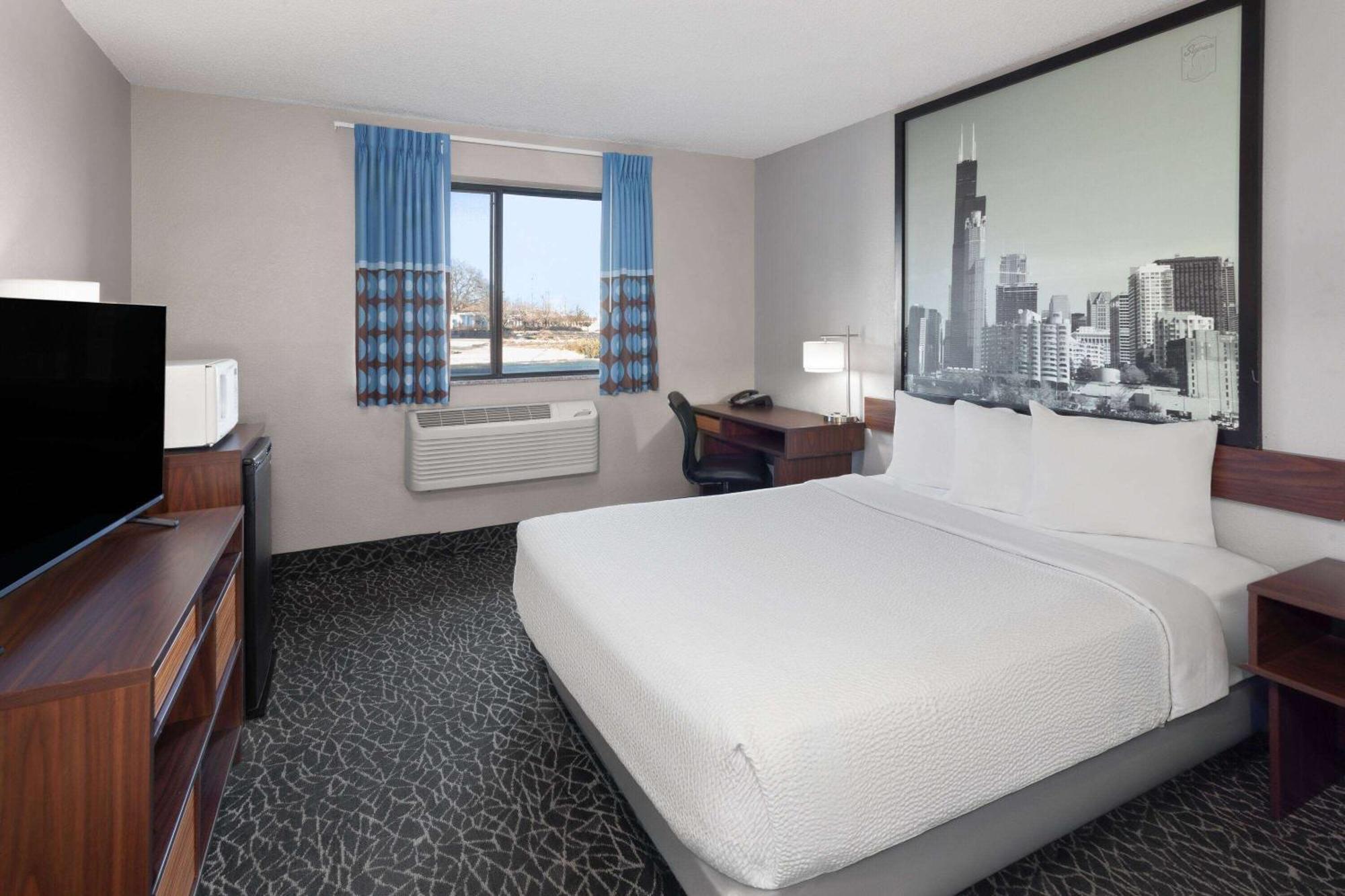 Super 8 By Wyndham Romeoville Bolingbrook Exterior photo