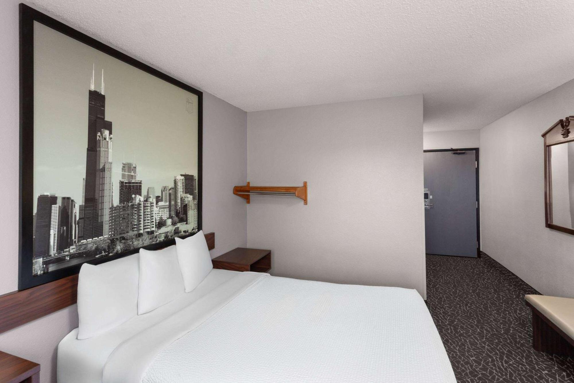 Super 8 By Wyndham Romeoville Bolingbrook Exterior photo