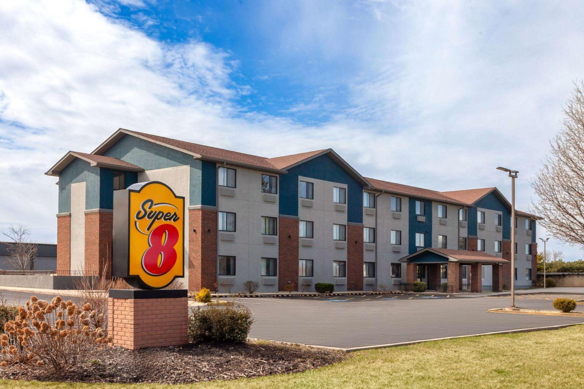 Super 8 By Wyndham Romeoville Bolingbrook Exterior photo